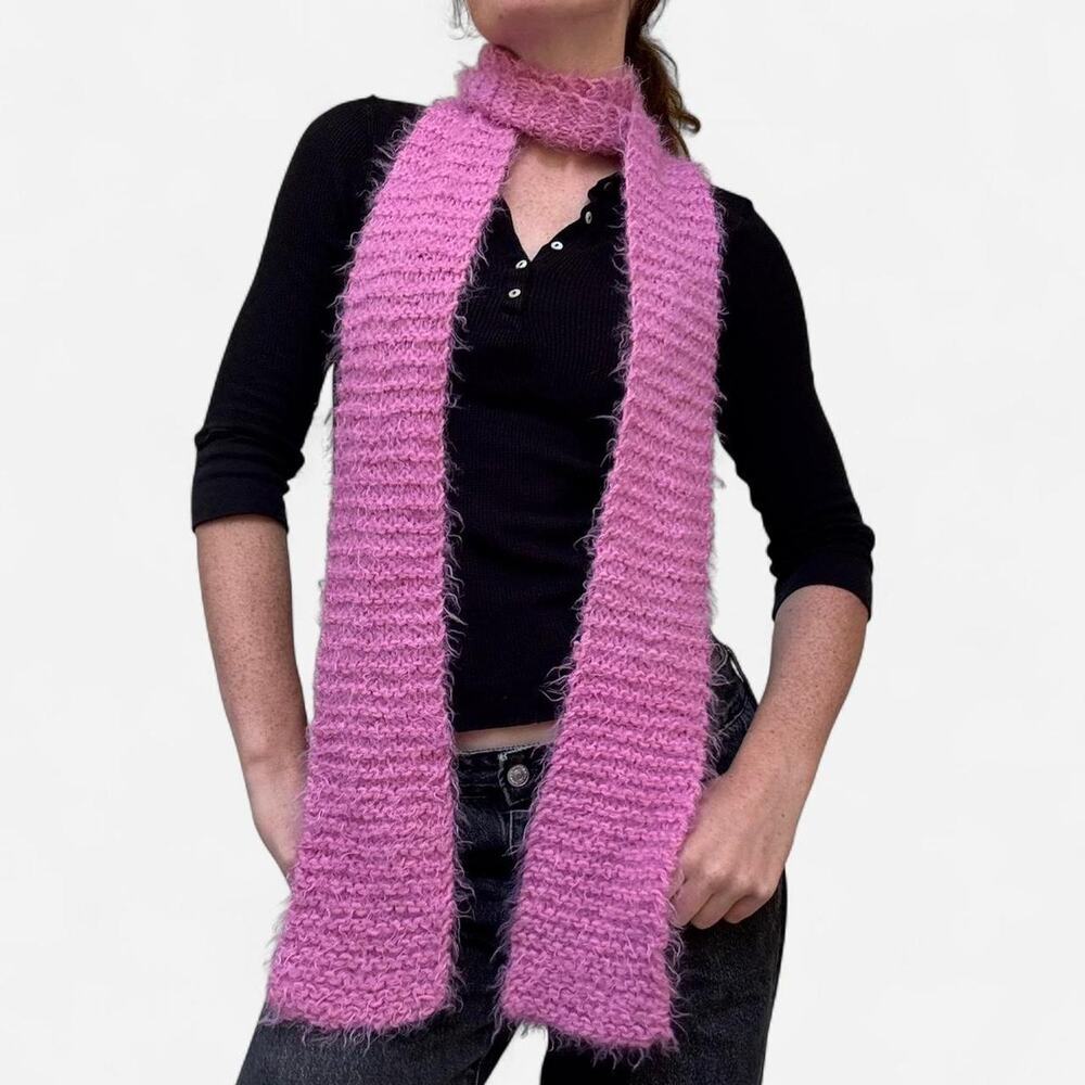 Pink fuzzy knit scarf - Picture 2 of 5